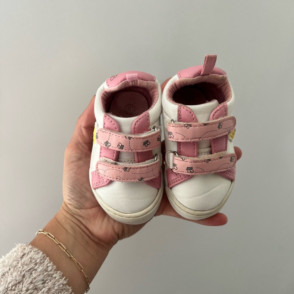 Winnie the Pooh white and pink shoes - Picture 2 of 5